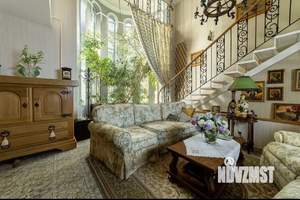 Дом 208м&sup2;, 2-этажный, участок 6 сот.  