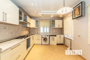 Дом 430м&sup2;, 3-этажный, участок 6 сот.  