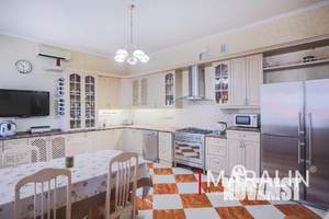Дом 500м², 2-этажный, участок 5 сот.  
