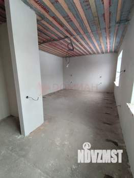 Дом 200м&sup2;, 2-этажный, участок 4 сот.  