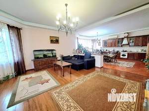 Дом 403м², 3-этажный, участок 6 сот.  