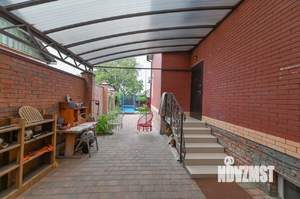 Дом 242м&sup2;, 2-этажный, участок 3 сот.  