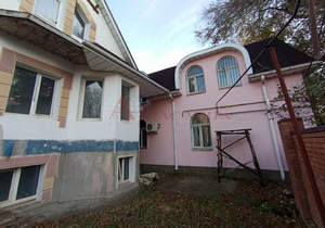 Дом 463м&sup2;, 2-этажный, участок 8 сот.  