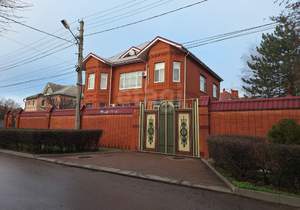 Дом 488м&sup2;, 3-этажный, участок 8 сот.  