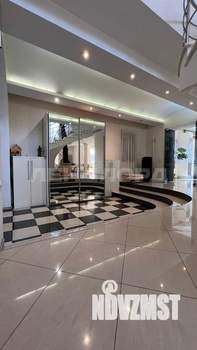 Дом 506м&sup2;, 3-этажный, участок 7 сот.  