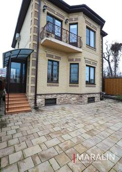 Дом 220м², 2-этажный, участок 5 сот.  