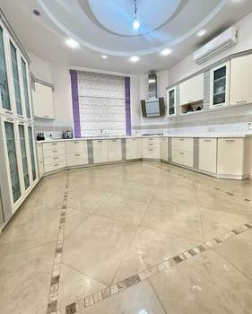 Дом 550м&sup2;, 3-этажный, участок 1032 сот.  