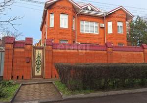 Дом 488м&sup2;, 3-этажный, участок 8 сот.  