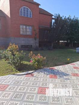 Дом 240м², 3-этажный, участок 10 сот.  