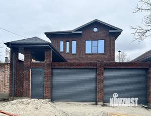 Дом 250м&sup2;, 2-этажный, участок 4 сот.  