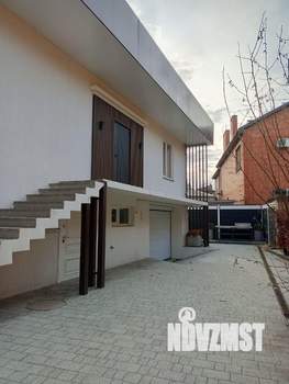 Дом 320м&sup2;, 2-этажный, участок 4 сот.  