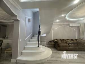 Дом 185м&sup2;, 3-этажный, участок 6 сот.  