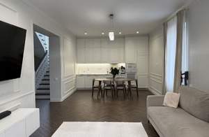 Дом 200м&sup2;, 2-этажный, участок 3 сот.  