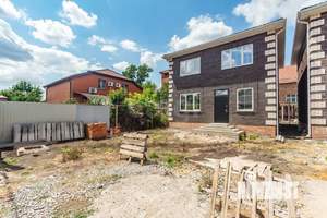 Дом 140м&sup2;, 2-этажный, участок 3 сот.  