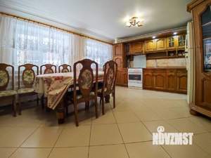 Дом 304м&sup2;, 2-этажный, участок 6 сот.  