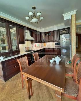 Дом 222м&sup2;, 2-этажный, участок 3 сот.  