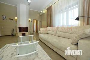 Дом 300м&sup2;, 3-этажный, участок 5 сот.  