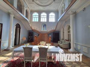 Дом 505м&sup2;, 2-этажный, участок 7 сот.  