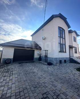 Дом 550м&sup2;, 3-этажный, участок 1032 сот.  