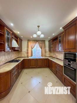 Дом 264м&sup2;, 2-этажный, участок 3 сот.  