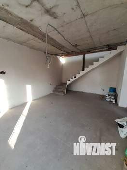 Дом 270м&sup2;, 2-этажный, участок 3 сот.  