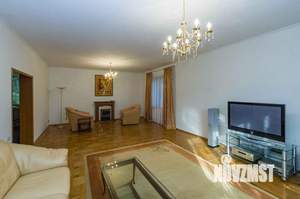 Дом 220м², 2-этажный, участок 7 сот.  