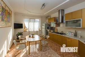 Дом 220м², 2-этажный, участок 7 сот.  