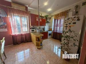 Дом 404м&sup2;, 2-этажный, участок 647 сот.  