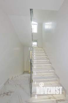 Дом 596м&sup2;, 2-этажный, участок 7 сот.  