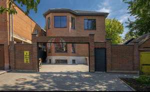 Дом 180м&sup2;, 3-этажный, участок 2 сот.  