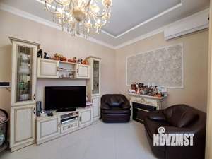 Дом 260м², 3-этажный, участок 3 сот.  
