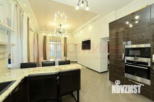 Дом 300м&sup2;, 3-этажный, участок 5 сот.  