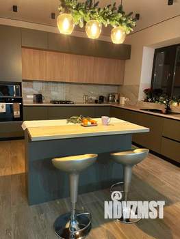 Дом 220м&sup2;, 2-этажный, участок 6 сот.  