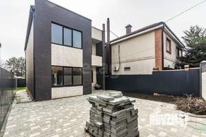 Дом 170м&sup2;, 2-этажный, участок 3 сот.  