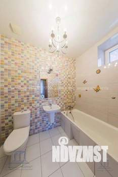 Коттедж 300м&sup2;, 2-этажный, участок 6 сот.  