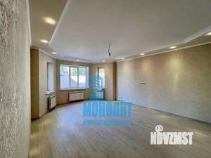 Дом 320м&sup2;, 2-этажный, участок 4 сот.  