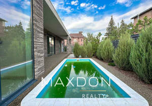 Дом 220м&sup2;, 2-этажный, участок 5 сот.  