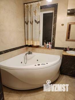 Дом 357м&sup2;, 2-этажный, участок 8 сот.  