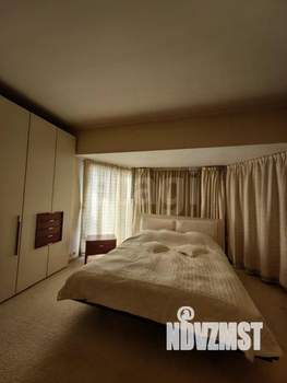 Дом 286м&sup2;, 2-этажный, участок 3 сот.  