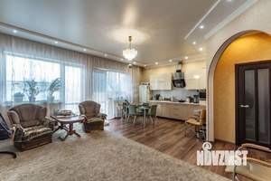 Дом 337м², 3-этажный, участок 11 сот.  