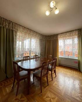 Дом 293м&sup2;, 3-этажный, участок 4 сот.  