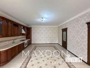 Дом 200м&sup2;, 3-этажный, участок 3 сот.  