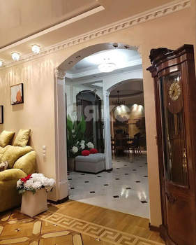 Дом 645м&sup2;, 3-этажный, участок 6 сот.  