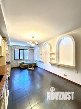 Дом 375м², 3-этажный, участок 6 сот.  