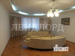 Дом 460м&sup2;, 3-этажный, участок 8 сот.  