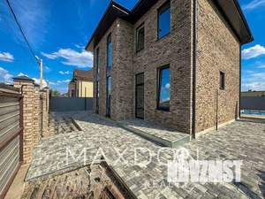 Дом 180м&sup2;, 2-этажный, участок 6 сот.  