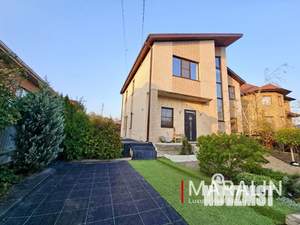 Дом 194м&sup2;, 2-этажный, участок 6 сот.  