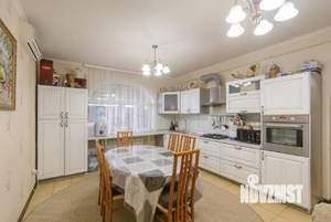 Дом 214м², 3-этажный, участок 2 сот.  