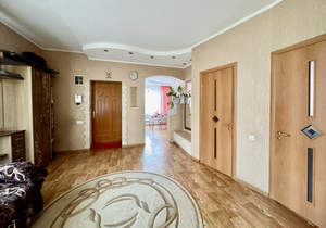 Дом 100м&sup2;, 2-этажный, участок 3 сот.  