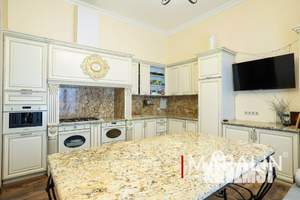 Дом 400м², 3-этажный, участок 6 сот.  